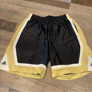 Men’s Size M Adidas 3 Stripe Athletic Basketball Shorts